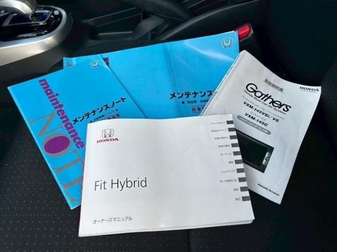 フィット1.5 ハイブリッド Fパッケージ 4WD　バックカメラ　ナビ　オートエアコン　　　キーレス　メンテナンスノート　取り扱い説明書　ETC　オーディオ 1500