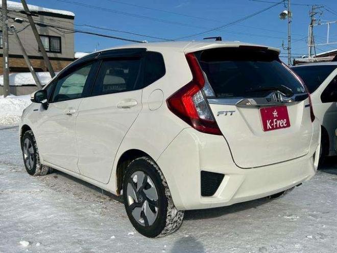 フィット1.5 ハイブリッド Fパッケージ 4WD　バックカメラ　ナビ　オートエアコン　　　キーレス　メンテナンスノート　取り扱い説明書　ETC　オーディオ 1500