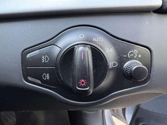 アウディA4 2.0 TFSI クワトロ 4WD　ワンオーナー車　ナビ　TV 正規輸入車 2000