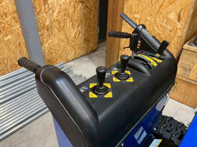 除雪機お手頃現状販売！ヤマハ　YS1390AR　静音タイプ！油圧ローリング！左右旋回レバー！