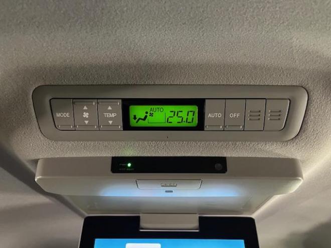 エスティマアエラス　プレミアムエディション　本州仕入　寒冷地仕様　禁煙車　純正リアフリップダウンモニター　両側パワースライドドア　純正１８インチＡＷ　社外１６ＡＷ＋スタッドレスタイヤ付　純正エンジンスターター　前後ドライブレコーダー　ＥＴＣ 4WD 2400 5Dr