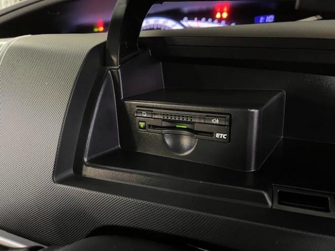 エスティマアエラス　プレミアムエディション　本州仕入　寒冷地仕様　禁煙車　純正リアフリップダウンモニター　両側パワースライドドア　純正１８インチＡＷ　社外１６ＡＷ＋スタッドレスタイヤ付　純正エンジンスターター　前後ドライブレコーダー　ＥＴＣ 4WD 2400 5Dr