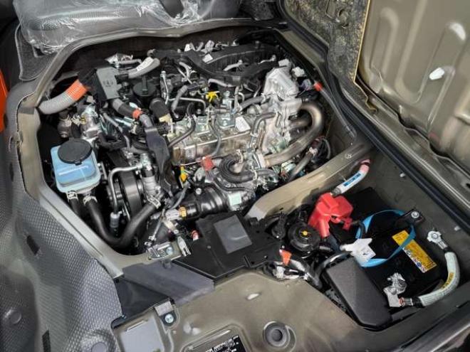 ハイエースバン2.8 DX ロング ディーゼルターボ 4WD　登録未使用車　寒冷地仕様　パノラミックビューモニター　デジタインナーミラー　LEDヘッドランプ　電動格納ミラーヒータ付　リアAC　リアヒーター　スライドドアイージークローザー　バックドアイージークローザー 登録済未使用車 2800