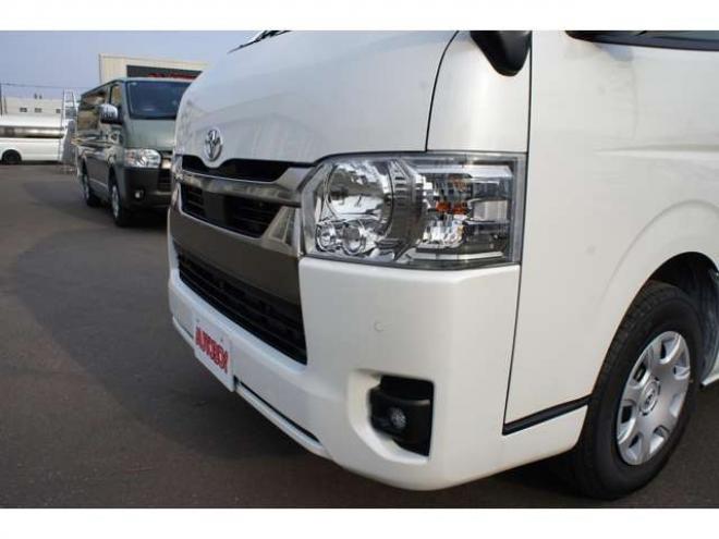 ハイエースバン2.8 スーパーGL ダークプライム S ロングボディ ディーゼルターボ 4WD　ダークプライムS　登録済未使用車　4WD　両側パワースライドドア　デジタルインナーミラー　全方位カメラ　バックカメラ　寒冷地仕様　プッシュスタート　スマートキー　415COBRAフラットベッドキット 登録済未使用車 2800