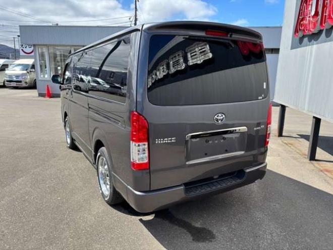 ハイエースバン2.8 スーパーGL ダークプライムII ロングボディ ディーゼルターボ 4WD　グレーメタリック　415COBRAクリーンルック3フロントスポイラー　ステージ2ルーフスポイラー　バッドフェイスBY2ボンネット　バッドラッカー17インチAW　ヨコハマPARADA17インチホワイトレター 2800