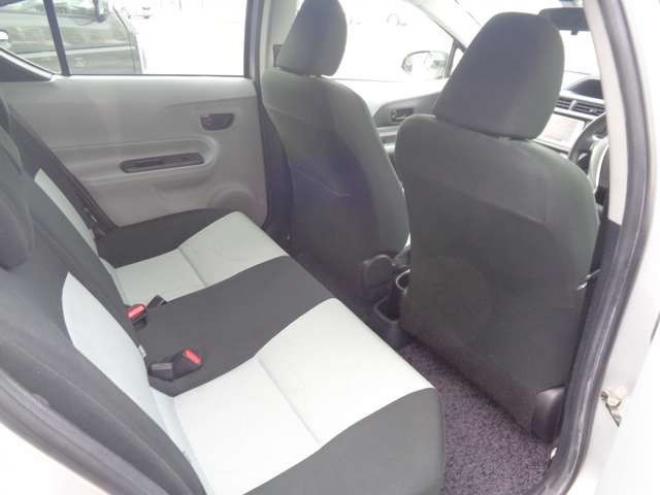 アクア1.5 S　キーフリー　純正ナビ　ワンセグ　ハイブリッド 2WD 1500