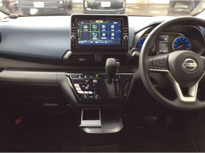 デイズハイウェイスターX 4WD　プッシュスタート　スマートキー　日産純正ナビ　フルセグTV　CD　Bluetooth　全方向カメラ　バックカメラ　本革巻きステアリング　ステアリングスイッチ　クルーズコントロール　シートヒーター　ETC 660