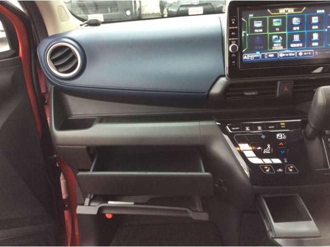 デイズハイウェイスターX 4WD　プッシュスタート　スマートキー　日産純正ナビ　フルセグTV　CD　Bluetooth　全方向カメラ　バックカメラ　本革巻きステアリング　ステアリングスイッチ　クルーズコントロール　シートヒーター　ETC 660