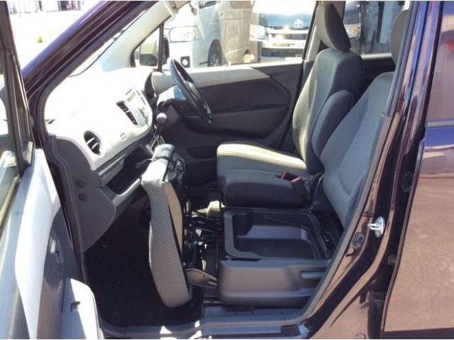 ワゴンRFX 4WD　キーレス　オートエアコン　シートヒーター　ミラーヒーター　アイドリングストップ　助手席シートアンダーボックス　電動格納ミラー　ETC　純正オーディオプレーヤー　CD　FM/AM　AUX 660