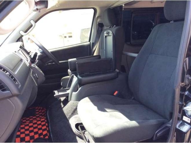 ハイエースバン2.8 スーパーGL ロング ディーゼルターボ 4WD　寒冷地仕様　リアヒーター&リアクーラー　プッシュスタート　スマートキー　ステアリングスイッチ　ベッドキッド　LEDヘッドライト　ドライブレコーダー　メモリナビ　ワンセグTV　バックカメラ　電動格納ミラー 2800