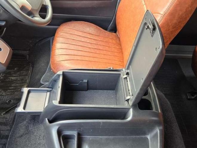 ハイエースバン2.8 DX ワイド スーパーロング ハイルーフ GLパッケージ ディーゼルターボ 4WD　COBRA丸目ヘッドライトKIT　SAFARIフロントスポイラー　リアヒーター&クーラー　キーレス　純正ナビ　ワンセグTV　Bカメラ　オートマチックハイビーム　横滑り防止　車線逸脱　衝突被害軽減　ETC　電動格納ミラー 2800