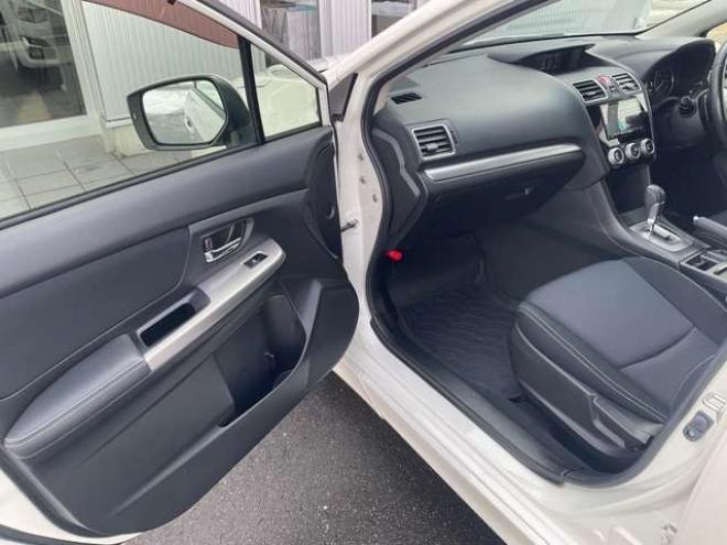 インプレッサスポーツ 2.0 i アイサイト 4WD　後期型　プッシュスタート　スマートキー　KENWOOD製ナビTV　Bluetooth バックカメラ　レーダークルーズコントロール　ETC　HIDヘッドライト　リアスポイラー　エアロ(サイド・リア) 2000