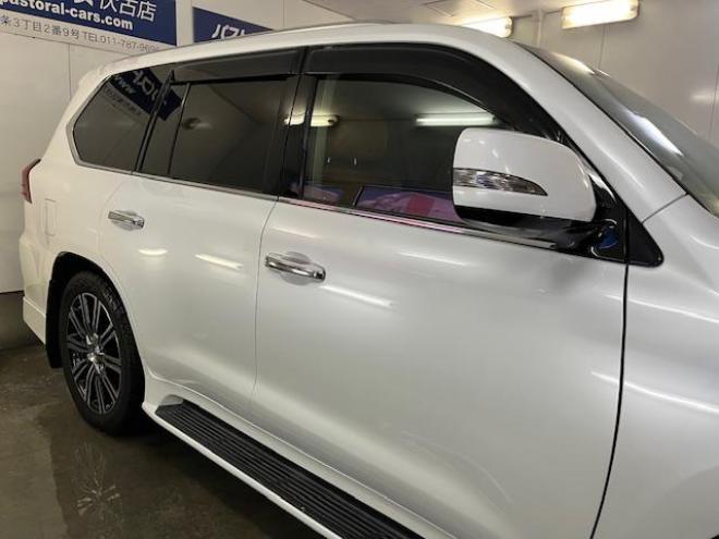 レクサスＬＸ５７０　本州仕入　寒冷地仕様　禁煙車　リアエンターテイメント　純正２１インチＡＷ　社外１８ＡＷ＋スタッドレスタイヤ付　ヘッドアップディスプレイ　全方位パノラミックモニター　ＣＯＯＬＢＯＸ　前後ドラレコ　ＥＴＣ 4WD 5700 5Dr