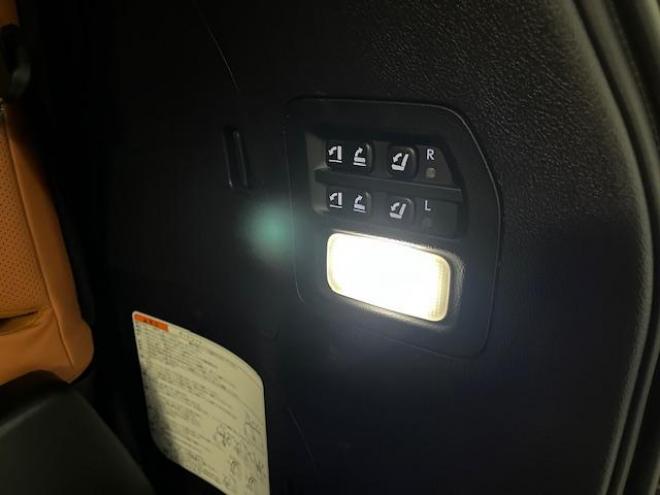 レクサスＬＸ５７０　本州仕入　寒冷地仕様　禁煙車　リアエンターテイメント　純正２１インチＡＷ　社外１８ＡＷ＋スタッドレスタイヤ付　ヘッドアップディスプレイ　全方位パノラミックモニター　ＣＯＯＬＢＯＸ　前後ドラレコ　ＥＴＣ 4WD 5700 5Dr