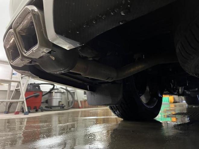 レクサスＬＸ５７０　本州仕入　寒冷地仕様　禁煙車　リアエンターテイメント　純正２１インチＡＷ　社外１８ＡＷ＋スタッドレスタイヤ付　ヘッドアップディスプレイ　全方位パノラミックモニター　ＣＯＯＬＢＯＸ　前後ドラレコ　ＥＴＣ 4WD 5700 5Dr