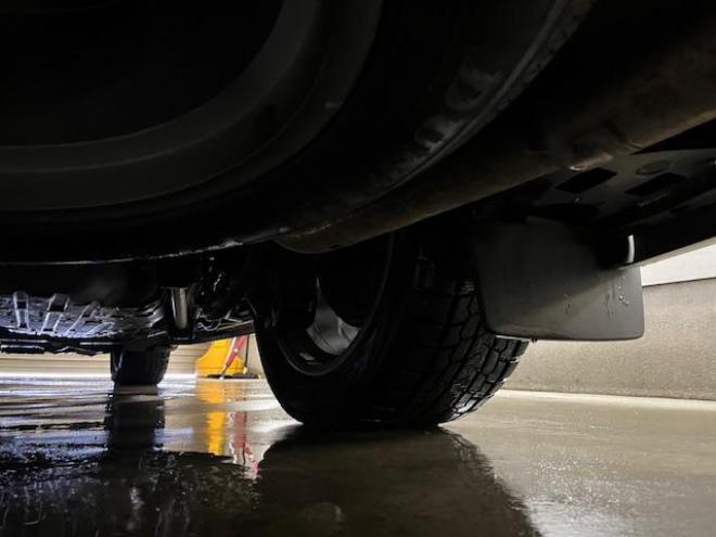 レクサスＬＸ５７０　本州仕入　寒冷地仕様　禁煙車　リアエンターテイメント　純正２１インチＡＷ　社外１８ＡＷ＋スタッドレスタイヤ付　ヘッドアップディスプレイ　全方位パノラミックモニター　ＣＯＯＬＢＯＸ　前後ドラレコ　ＥＴＣ 4WD 5700 5Dr