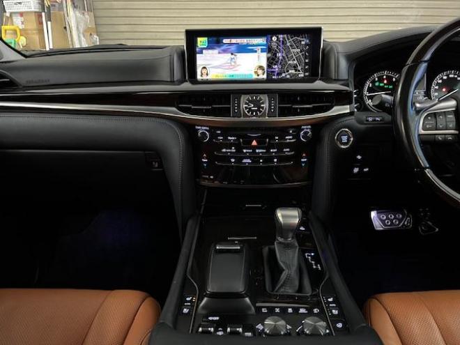 レクサスＬＸ５７０　本州仕入　寒冷地仕様　禁煙車　リアエンターテイメント　純正２１インチＡＷ　社外１８ＡＷ＋スタッドレスタイヤ付　ヘッドアップディスプレイ　全方位パノラミックモニター　ＣＯＯＬＢＯＸ　前後ドラレコ　ＥＴＣ 4WD 5700 5Dr