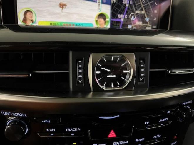 レクサスＬＸ５７０　本州仕入　寒冷地仕様　禁煙車　リアエンターテイメント　純正２１インチＡＷ　社外１８ＡＷ＋スタッドレスタイヤ付　ヘッドアップディスプレイ　全方位パノラミックモニター　ＣＯＯＬＢＯＸ　前後ドラレコ　ＥＴＣ 4WD 5700 5Dr