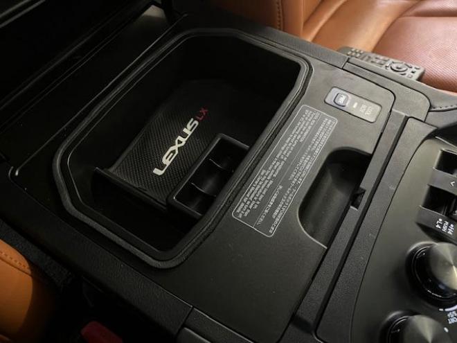 レクサスＬＸ５７０　本州仕入　寒冷地仕様　禁煙車　リアエンターテイメント　純正２１インチＡＷ　社外１８ＡＷ＋スタッドレスタイヤ付　ヘッドアップディスプレイ　全方位パノラミックモニター　ＣＯＯＬＢＯＸ　前後ドラレコ　ＥＴＣ 4WD 5700 5Dr