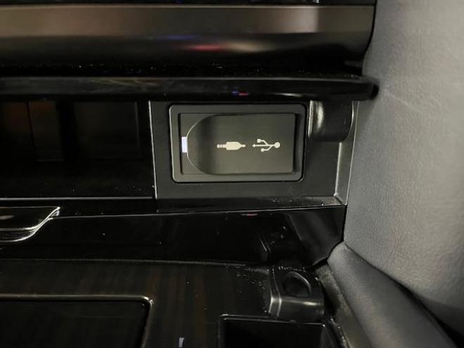 レクサスＬＸ５７０　本州仕入　寒冷地仕様　禁煙車　リアエンターテイメント　純正２１インチＡＷ　社外１８ＡＷ＋スタッドレスタイヤ付　ヘッドアップディスプレイ　全方位パノラミックモニター　ＣＯＯＬＢＯＸ　前後ドラレコ　ＥＴＣ 4WD 5700 5Dr