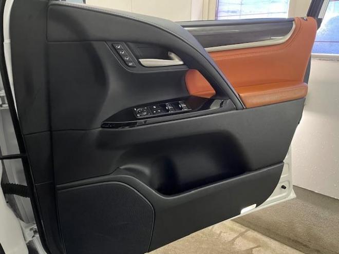 レクサスＬＸ５７０　本州仕入　寒冷地仕様　禁煙車　リアエンターテイメント　純正２１インチＡＷ　社外１８ＡＷ＋スタッドレスタイヤ付　ヘッドアップディスプレイ　全方位パノラミックモニター　ＣＯＯＬＢＯＸ　前後ドラレコ　ＥＴＣ 4WD 5700 5Dr