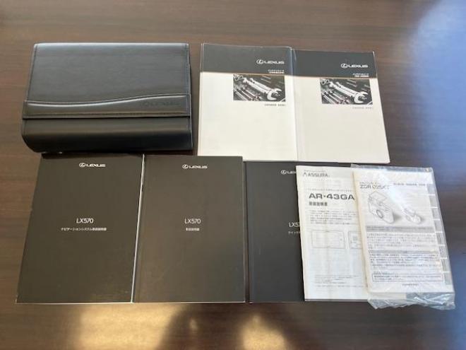 レクサスＬＸ５７０　本州仕入　寒冷地仕様　禁煙車　リアエンターテイメント　純正２１インチＡＷ　社外１８ＡＷ＋スタッドレスタイヤ付　ヘッドアップディスプレイ　全方位パノラミックモニター　ＣＯＯＬＢＯＸ　前後ドラレコ　ＥＴＣ 4WD 5700 5Dr