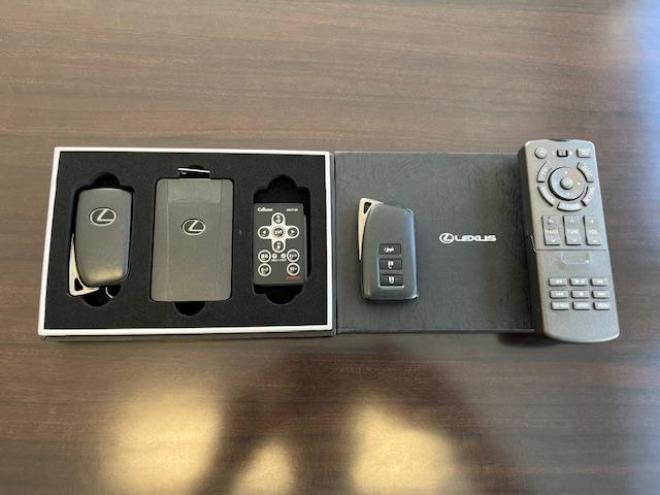 レクサスＬＸ５７０　本州仕入　寒冷地仕様　禁煙車　リアエンターテイメント　純正２１インチＡＷ　社外１８ＡＷ＋スタッドレスタイヤ付　ヘッドアップディスプレイ　全方位パノラミックモニター　ＣＯＯＬＢＯＸ　前後ドラレコ　ＥＴＣ 4WD 5700 5Dr