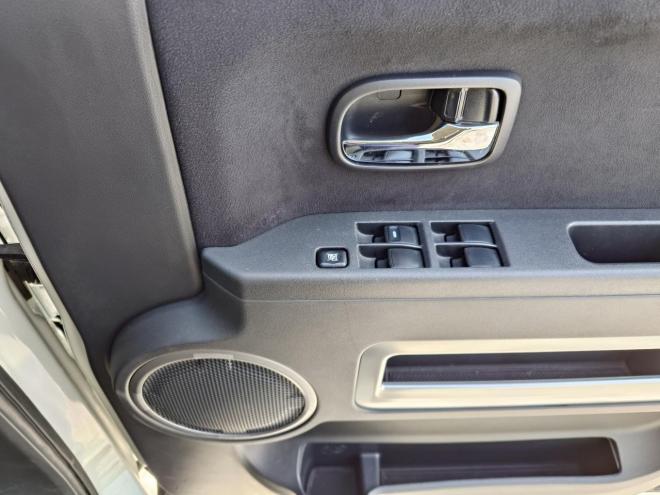 デリカD:5　Gパワーパッケージ 　両側パワースライドドア　エンジンスターター　パナソニックストラーダナビ・TV・バックカメラ　スマートキー　ビルトインETC　パドルシフト　オートライト機能　ウィンカーミラー　HID　LEDフォグランプ　クルーズコントロール　タイミングチェーン　4WD 2400 5Dr