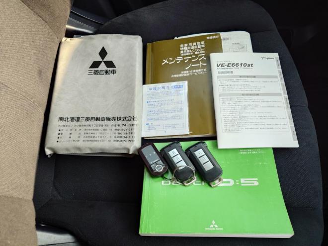 デリカD:5　Gパワーパッケージ 　両側パワースライドドア　エンジンスターター　パナソニックストラーダナビ・TV・バックカメラ　スマートキー　ビルトインETC　パドルシフト　オートライト機能　ウィンカーミラー　HID　LEDフォグランプ　クルーズコントロール　タイミングチェーン　4WD 2400 5Dr