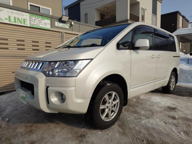 デリカD:5　Gパワーパッケージ 　両側パワースライドドア　エンジンスターター　パナソニックストラーダナビ・TV・バックカメラ　スマートキー　ビルトインETC　パドルシフト　オートライト機能　ウィンカーミラー　HID　LEDフォグランプ　クルーズコントロール　タイミングチェーン　4WD 2400 5Dr