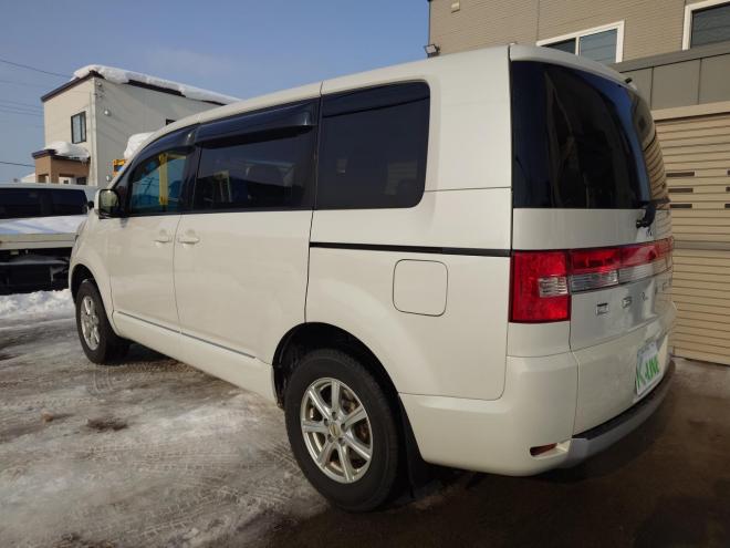 デリカD:5　Gパワーパッケージ 　両側パワースライドドア　エンジンスターター　パナソニックストラーダナビ・TV・バックカメラ　スマートキー　ビルトインETC　パドルシフト　オートライト機能　ウィンカーミラー　HID　LEDフォグランプ　クルーズコントロール　タイミングチェーン　4WD 2400 5Dr