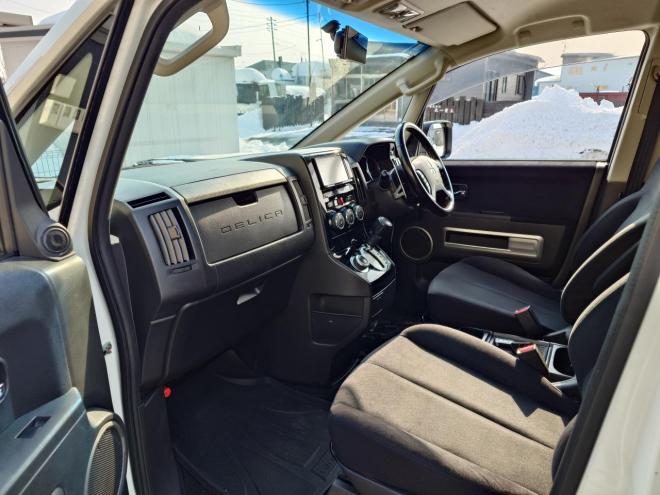 デリカD:5　Gパワーパッケージ 　両側パワースライドドア　エンジンスターター　パナソニックストラーダナビ・TV・バックカメラ　スマートキー　ビルトインETC　パドルシフト　オートライト機能　ウィンカーミラー　HID　LEDフォグランプ　クルーズコントロール　タイミングチェーン　4WD 2400 5Dr