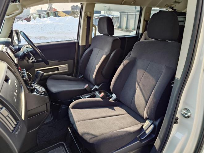 デリカD:5　Gパワーパッケージ 　両側パワースライドドア　エンジンスターター　パナソニックストラーダナビ・TV・バックカメラ　スマートキー　ビルトインETC　パドルシフト　オートライト機能　ウィンカーミラー　HID　LEDフォグランプ　クルーズコントロール　タイミングチェーン　4WD 2400 5Dr