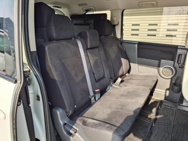 デリカD:5　Gパワーパッケージ 　両側パワースライドドア　エンジンスターター　パナソニックストラーダナビ・TV・バックカメラ　スマートキー　ビルトインETC　パドルシフト　オートライト機能　ウィンカーミラー　HID　LEDフォグランプ　クルーズコントロール　タイミングチェーン　4WD 2400 5Dr