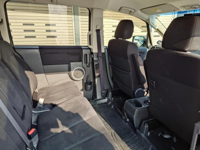 デリカD:5　Gパワーパッケージ 　両側パワースライドドア　エンジンスターター　パナソニックストラーダナビ・TV・バックカメラ　スマートキー　ビルトインETC　パドルシフト　オートライト機能　ウィンカーミラー　HID　LEDフォグランプ　クルーズコントロール　タイミングチェーン　4WD 2400 5Dr