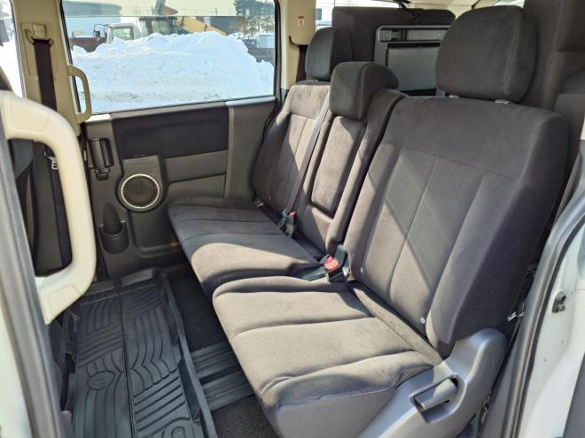 デリカD:5　Gパワーパッケージ 　両側パワースライドドア　エンジンスターター　パナソニックストラーダナビ・TV・バックカメラ　スマートキー　ビルトインETC　パドルシフト　オートライト機能　ウィンカーミラー　HID　LEDフォグランプ　クルーズコントロール　タイミングチェーン　4WD 2400 5Dr