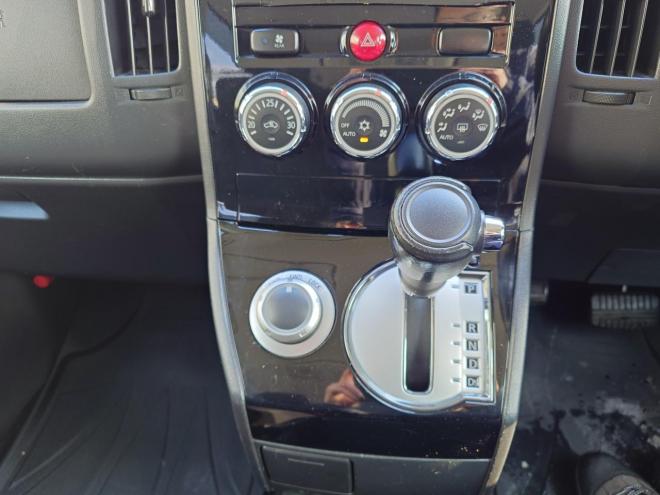 デリカD:5　Gパワーパッケージ 　両側パワースライドドア　エンジンスターター　パナソニックストラーダナビ・TV・バックカメラ　スマートキー　ビルトインETC　パドルシフト　オートライト機能　ウィンカーミラー　HID　LEDフォグランプ　クルーズコントロール　タイミングチェーン　4WD 2400 5Dr