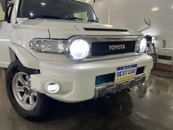 FJクルーザーオフロードパッケージ　禁煙車　リアデフロック　クロールコントロール　アクティブトラクションコントロール　ＭＫＷ２０インチＡＷ　社外１７ＡＷ＋スタッドレスタイヤ付　ブラックレザーシートカバー　コーナーセンサー　ヒッチメンバー 4WD 4000 3Dr