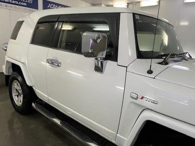 FJクルーザーオフロードパッケージ　禁煙車　リアデフロック　クロールコントロール　アクティブトラクションコントロール　ＭＫＷ２０インチＡＷ　社外１７ＡＷ＋スタッドレスタイヤ付　ブラックレザーシートカバー　コーナーセンサー　ヒッチメンバー 4WD 4000 3Dr