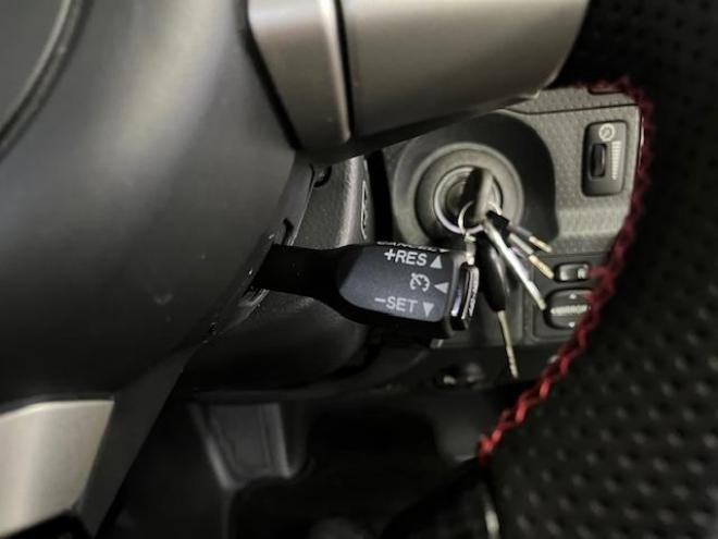 FJクルーザーオフロードパッケージ　禁煙車　リアデフロック　クロールコントロール　アクティブトラクションコントロール　ＭＫＷ２０インチＡＷ　社外１７ＡＷ＋スタッドレスタイヤ付　ブラックレザーシートカバー　コーナーセンサー　ヒッチメンバー 4WD 4000 3Dr