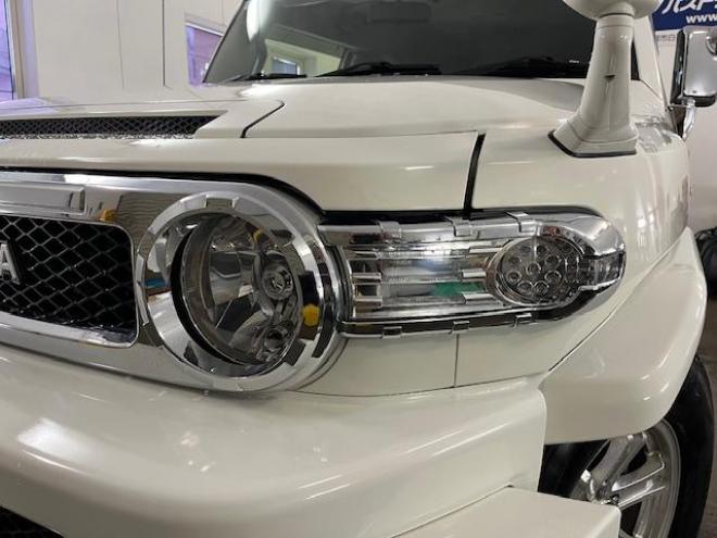 FJクルーザーオフロードパッケージ　禁煙車　リアデフロック　クロールコントロール　アクティブトラクションコントロール　ＭＫＷ２０インチＡＷ　社外１７ＡＷ＋スタッドレスタイヤ付　ブラックレザーシートカバー　コーナーセンサー　ヒッチメンバー 4WD 4000 3Dr