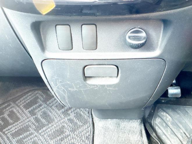 セレナ2.0ライダー 4WD　ローンが不安な方＜優遇ローン＞1年保証　寒冷地仕様　純正ナビ 