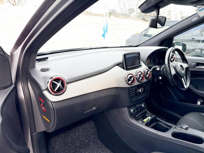 ベンツB180 ローンが不安な方＜優遇ローン＞ユーザー買取車　ターボ車　純正マルチナビ　フルセグTV　バックカメラ 1600 5Dr
