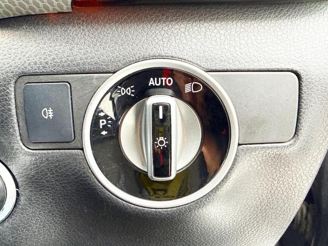 ベンツB180 ローンが不安な方＜優遇ローン＞ユーザー買取車　ターボ車　純正マルチナビ　フルセグTV　バックカメラ 1600 5Dr