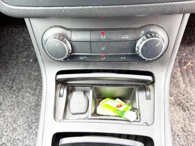 ベンツB180 ローンが不安な方＜優遇ローン＞ユーザー買取車　ターボ車　純正マルチナビ　フルセグTV　バックカメラ 1600 5Dr