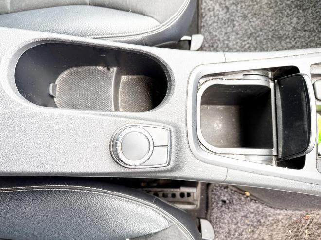 ベンツB180 ローンが不安な方＜優遇ローン＞ユーザー買取車　ターボ車　純正マルチナビ　フルセグTV　バックカメラ 1600 5Dr