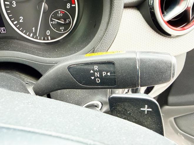 ベンツB180 ローンが不安な方＜優遇ローン＞ユーザー買取車　ターボ車　純正マルチナビ　フルセグTV　バックカメラ 1600 5Dr