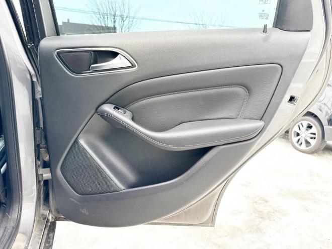 ベンツB180 ローンが不安な方＜優遇ローン＞ユーザー買取車　ターボ車　純正マルチナビ　フルセグTV　バックカメラ 1600 5Dr