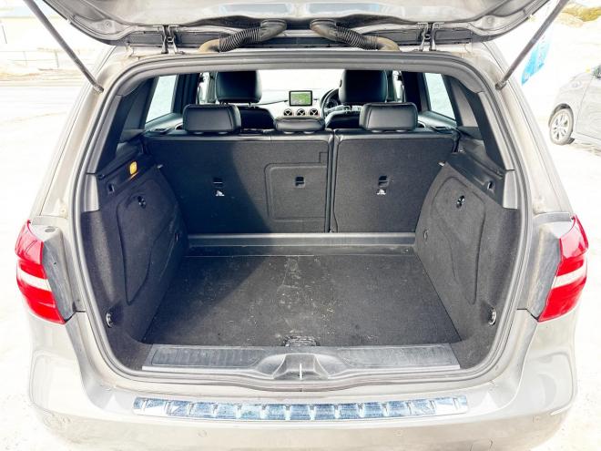 ベンツB180 ローンが不安な方＜優遇ローン＞ユーザー買取車　ターボ車　純正マルチナビ　フルセグTV　バックカメラ 1600 5Dr