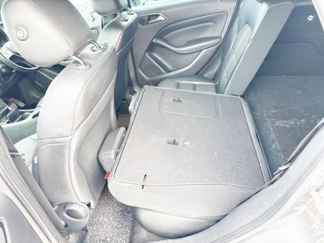 ベンツB180 ローンが不安な方＜優遇ローン＞ユーザー買取車　ターボ車　純正マルチナビ　フルセグTV　バックカメラ 1600 5Dr